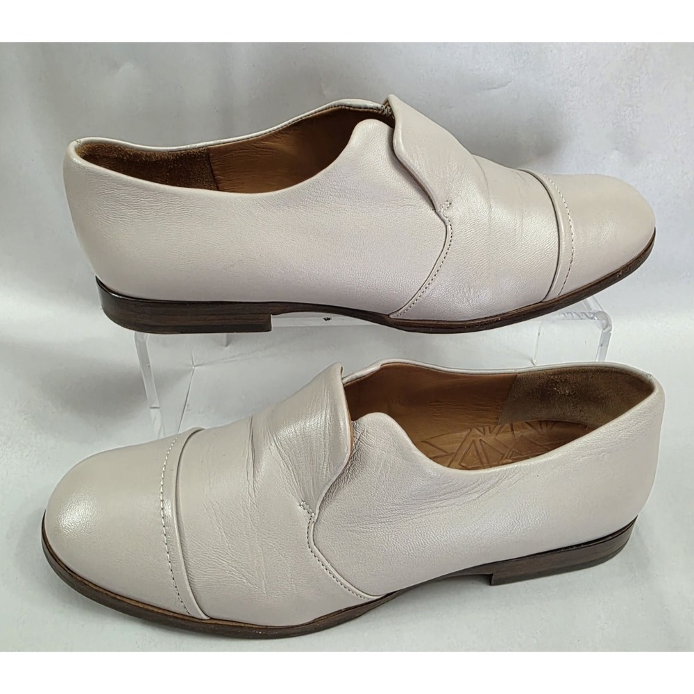 CHIE MIHARA (Sz 38)  LEATHER SHOES Taupe Cap Toe Slip On